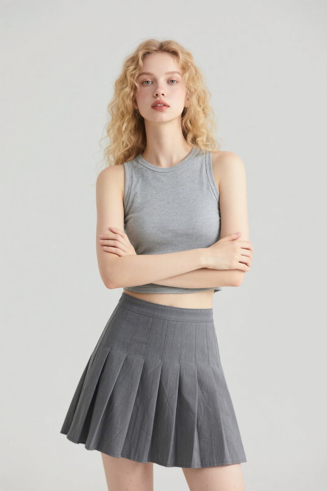 TOP5 The pleated high-waisted girls dress comes with a built-in lining Tracymade