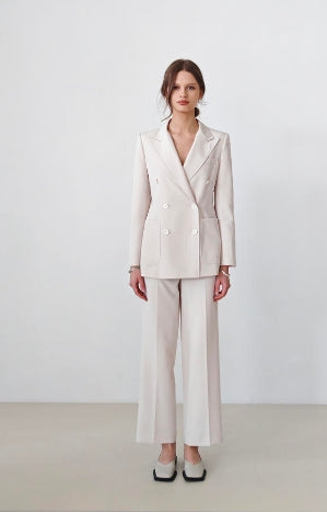 French minimalist elegant suit for spring Tracymade