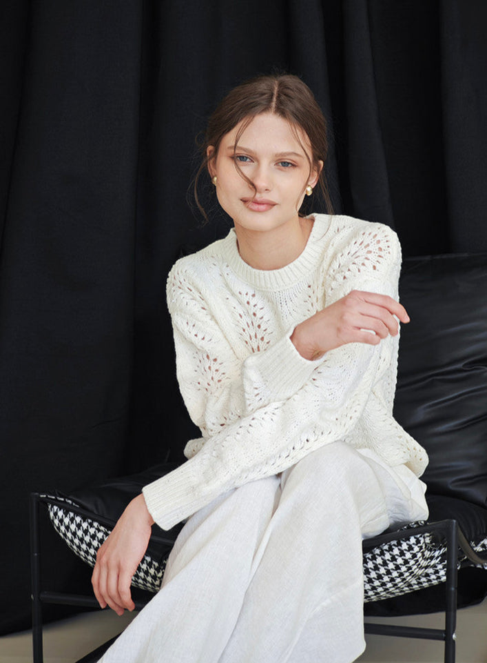 A light luxury pearlescent sequin round-neck knitted sweater Tracymade