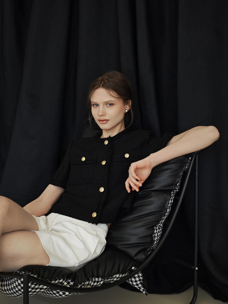 Short-sleeved feminine-style blouse with a flared design Tracymade