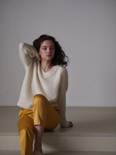 Lazy and relaxed V-neck sweater with a loose fit Tracymade
