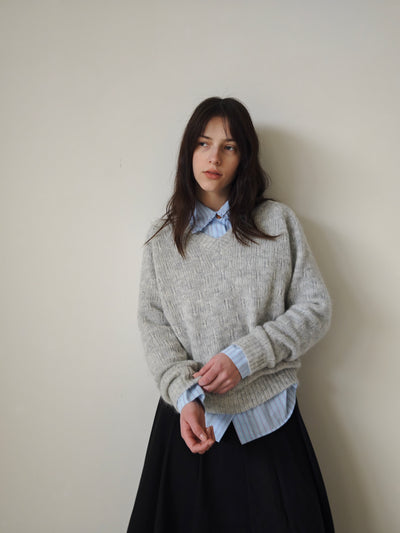 Lazy and relaxed V-neck sweater with a loose fit Tracymade
