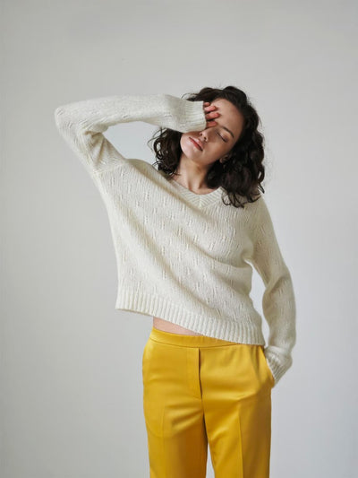 Lazy and relaxed V-neck sweater with a loose fit Tracymade