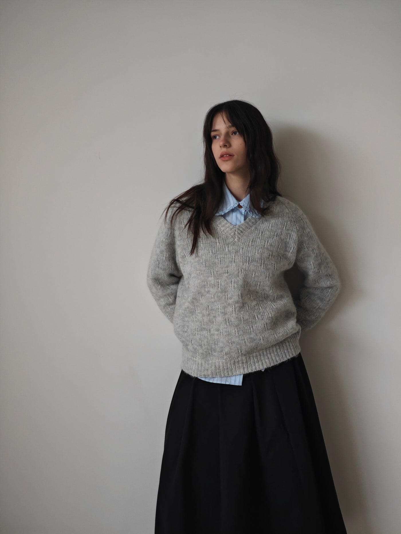Lazy and relaxed V-neck sweater with a loose fit Tracymade
