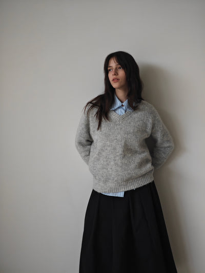 Lazy and relaxed V-neck sweater with a loose fit Tracymade