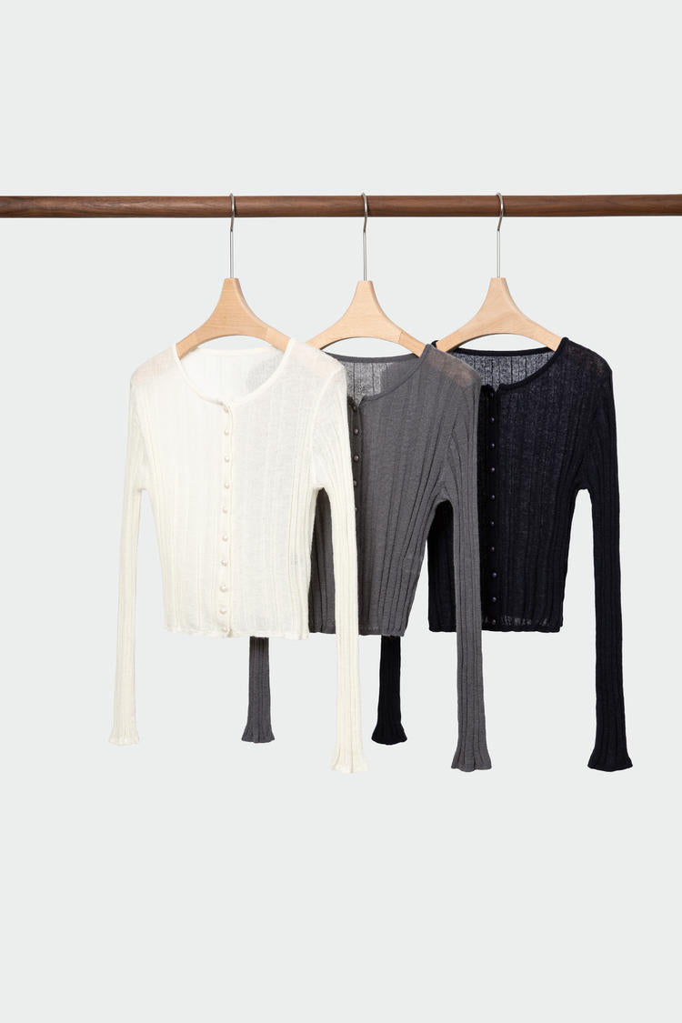 A loose-fitting knit cardigan in a French style Tracymade